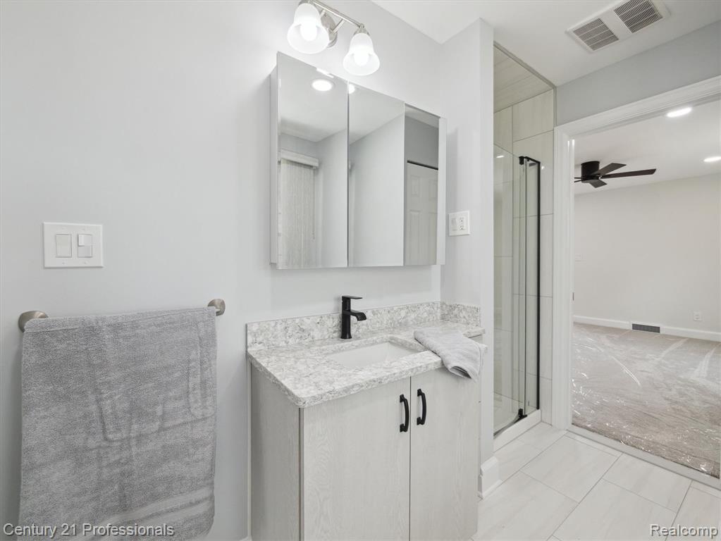 21120 Halsted Road, Farmington Hills, MI 48167 — Photo 25