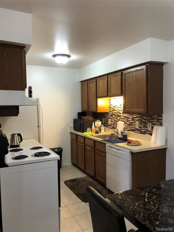 35471 HICKORY WOODS DR, Clinton Twp, MI 48035 — Photo 12