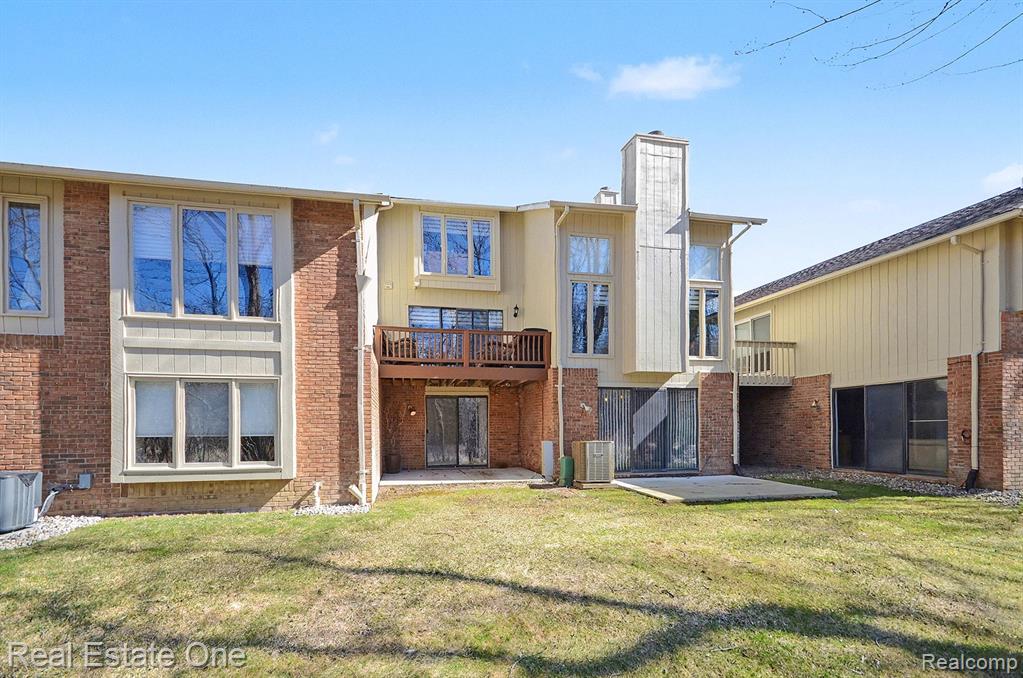 5505 Walnut Circle W, West Bloomfield, MI — Photo 25