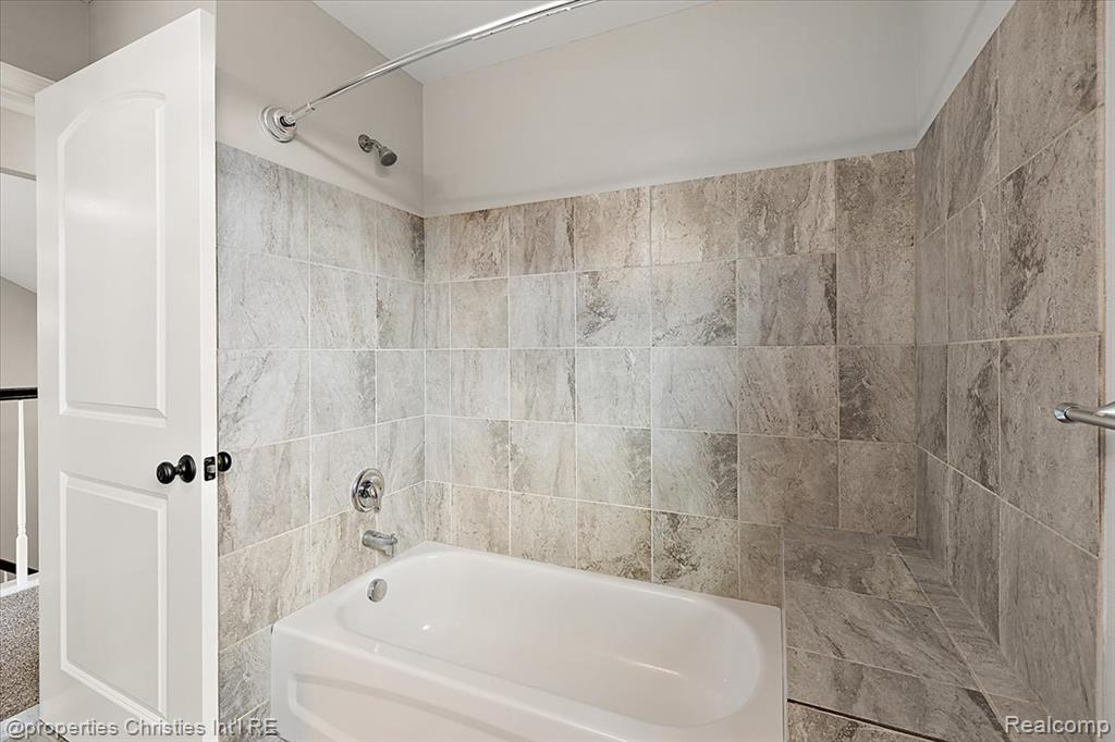6510 Leigh Hollow Road, West Bloomfield, MI — Photo 33