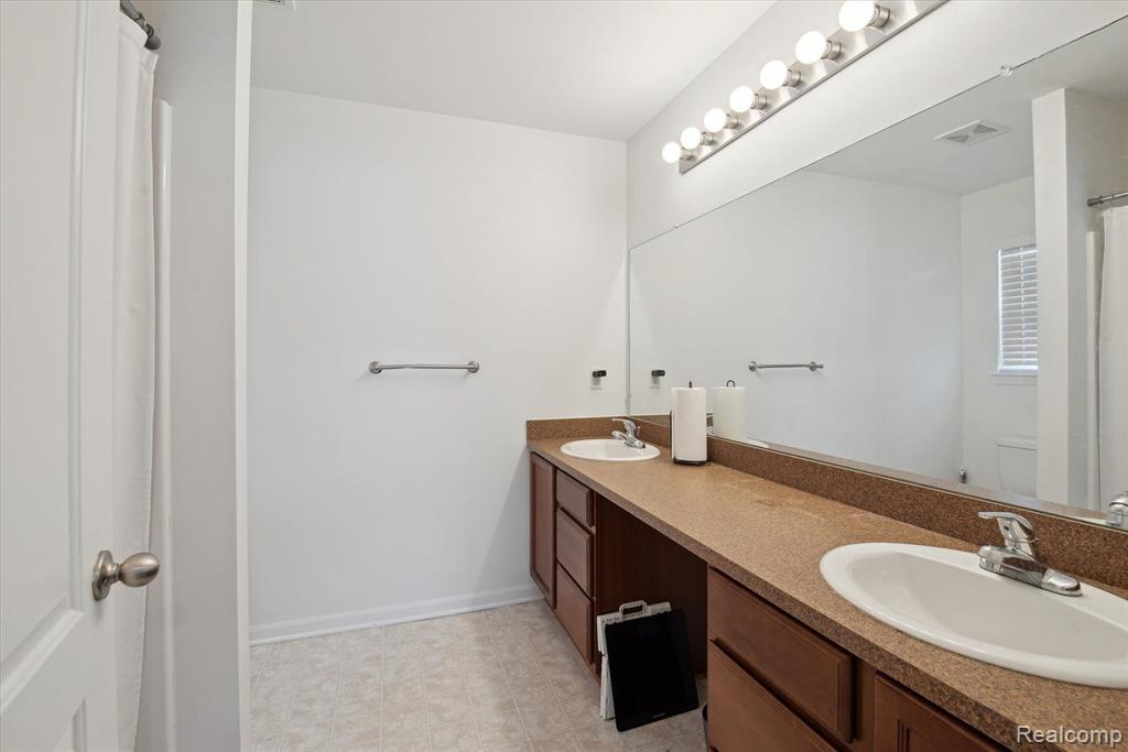 9998 ROLAN MEADOWS Drive, Belleville, MI 48111 — Photo 36