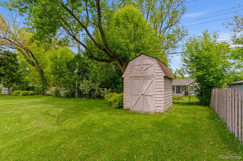 9220 Garden Terrace, Commerce Twp, MI 48382 — Photo 31