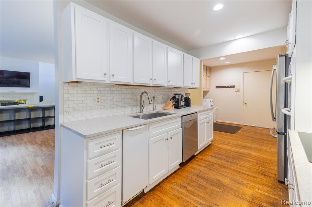 9422 Hawthorne Glen Drive, Grosse Ile, MI 48138 — Photo 21