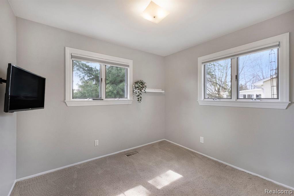 6040 E HILL Road, Grand Blanc, MI 48439 — Photo 13