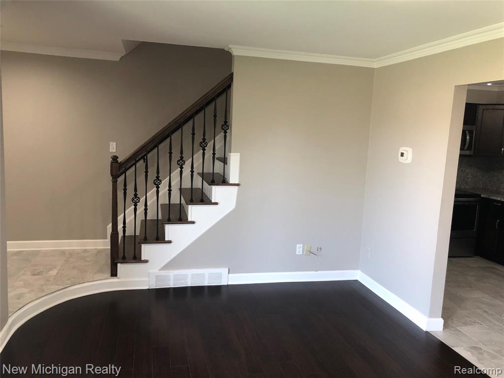 8201 Kennedy Circle, 4, Warren, MI 48093 — Photo 5
