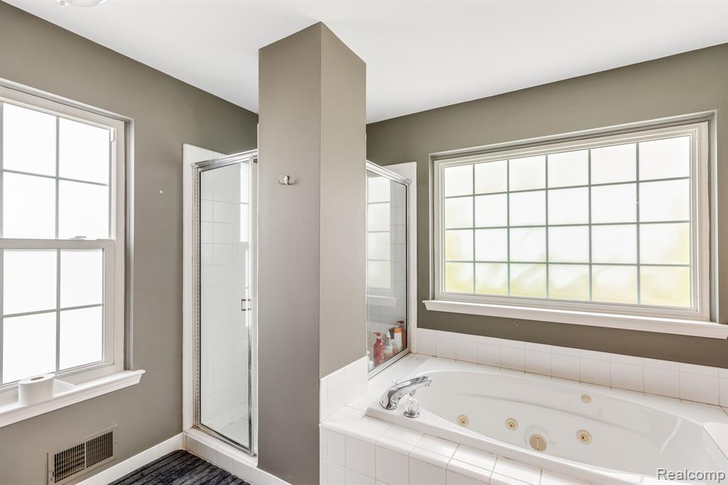 1018 SHETLAND Drive, South Lyon, MI 48178 — Photo 31
