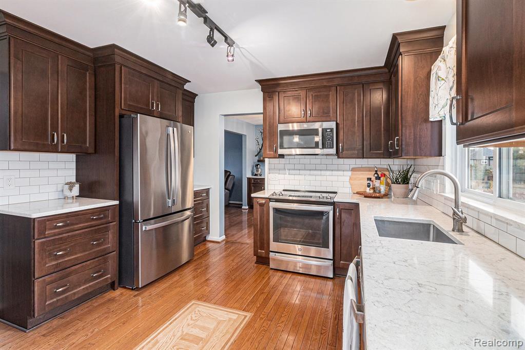 56324 Shakespeare Drive, Macomb, MI 48042 — Photo 8