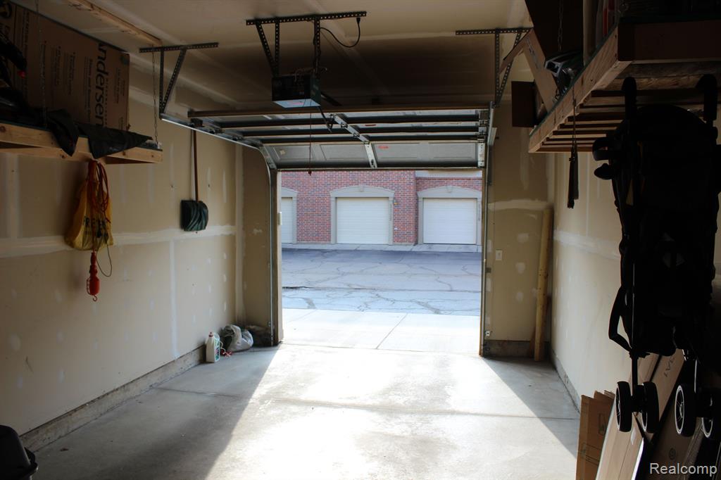 47640 PEMBROKE Drive, Canton, MI 48188 — Photo 25