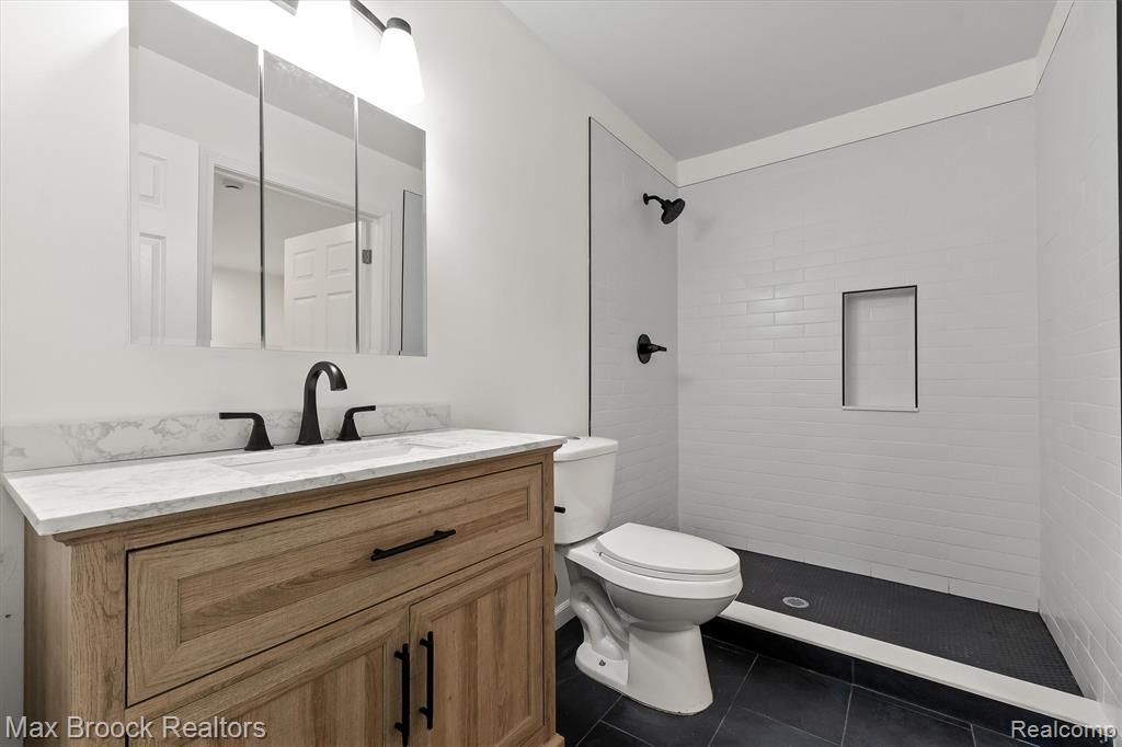 24530 Pineview Street, Oak Park, MI 48237 — Photo 25