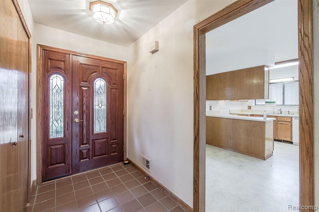 5126 OLD COVE Road, Clarkston, MI — Photo 4