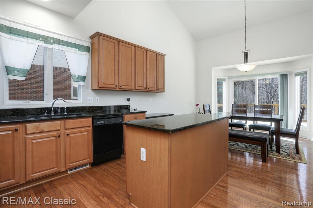 41547 BURROUGHS Avenue, Novi, MI 48377 — Photo 15