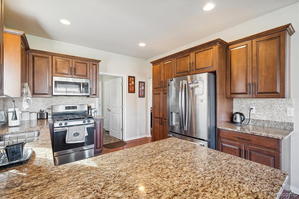 5121 HAWKSEYE Trace, Warren, MI 48092 — Photo 17