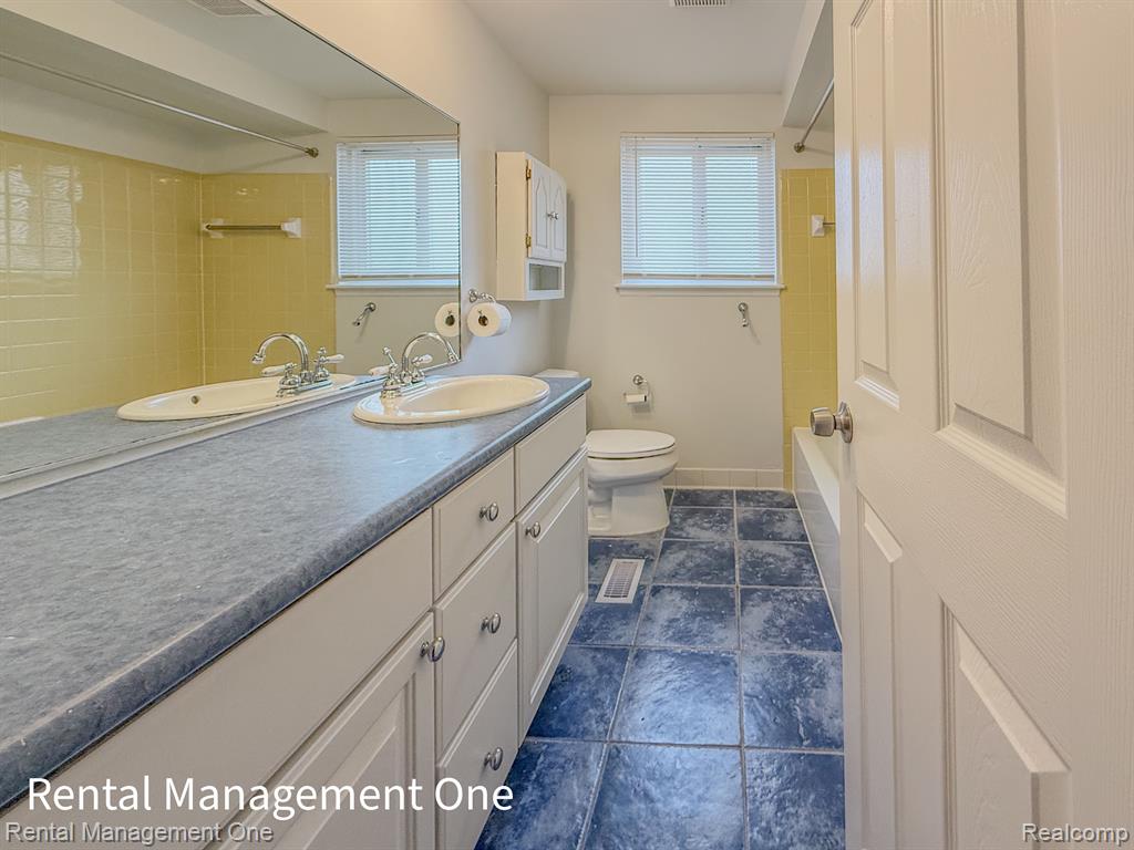 5604 HAYMEADOW Drive, West Bloomfield, MI — Photo 14