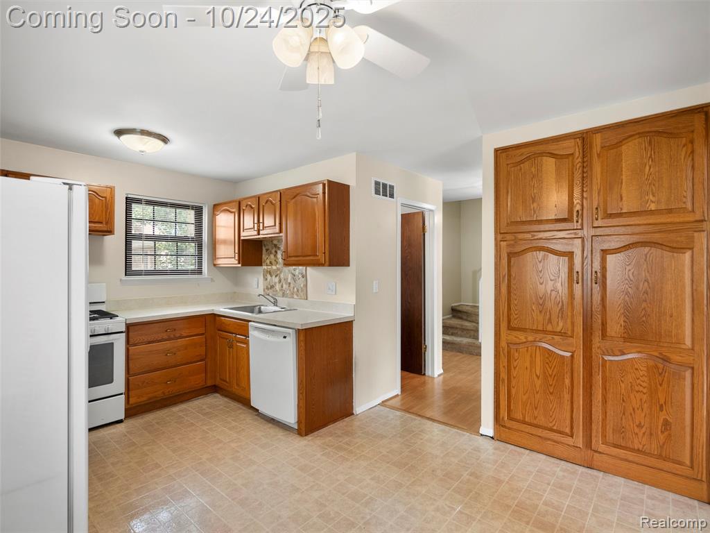 2844 Roundtree Drive, Troy, MI 48083 — Photo 13