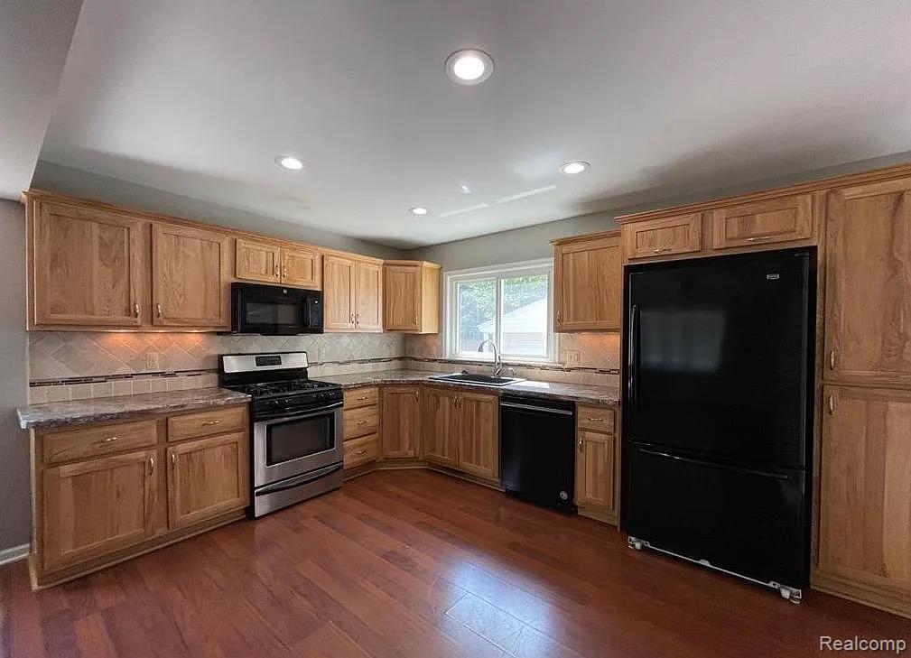 902 E WINDEMERE Avenue, Royal Oak, MI 48073 — Photo 3