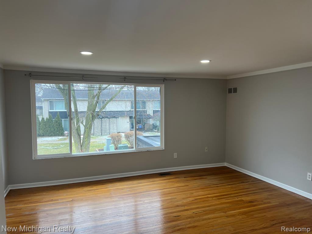 8272 KARAM Boulevard, Warren, MI 48093 — Photo 12