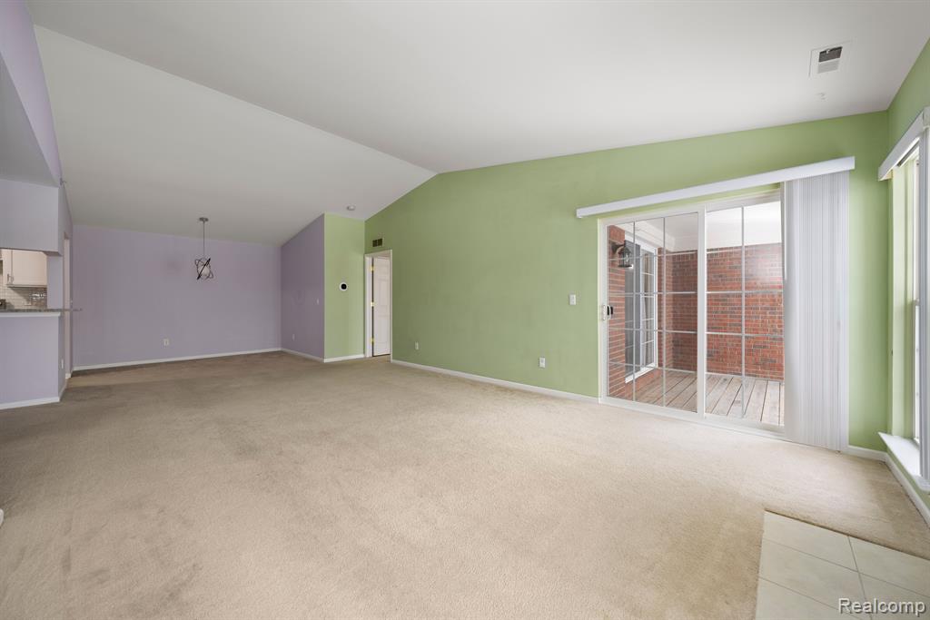 28260 OAKMONTE Circle E, New Hudson, MI 48165 — Photo 12