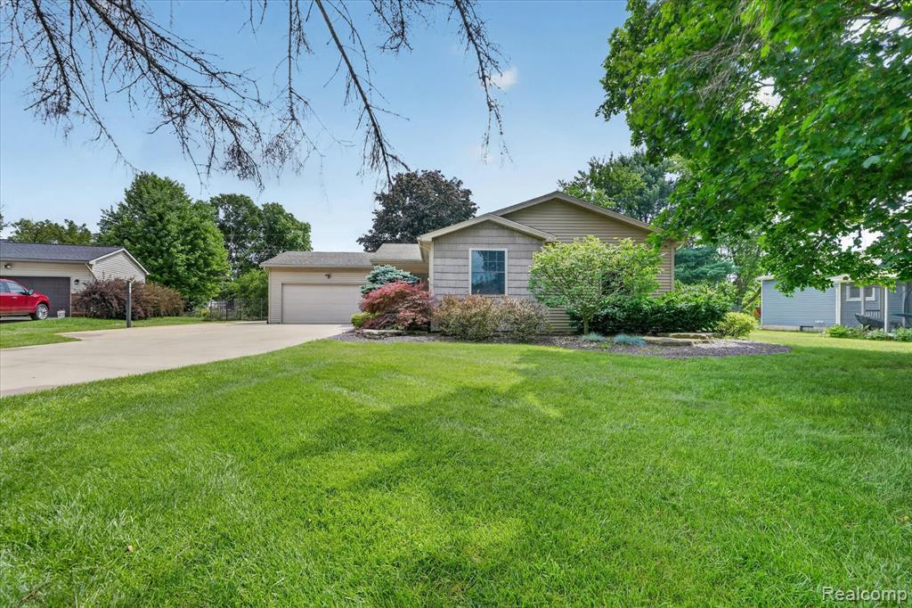 6409 Hollyhock Trail, Brighton, MI 48116 — Photo 2