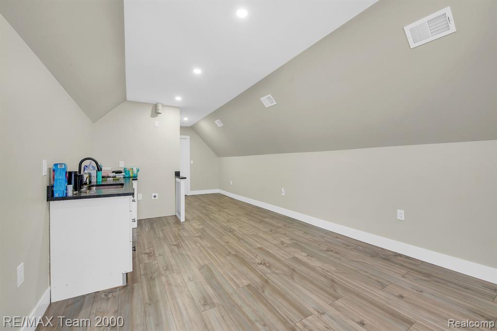 616 ENGLEWOOD Street, Detroit, MI 48202 — Photo 31
