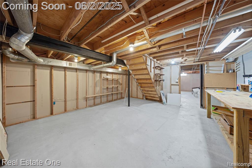 40252 Kraft Drive, Sterling Heights, MI 48310 — Photo 31