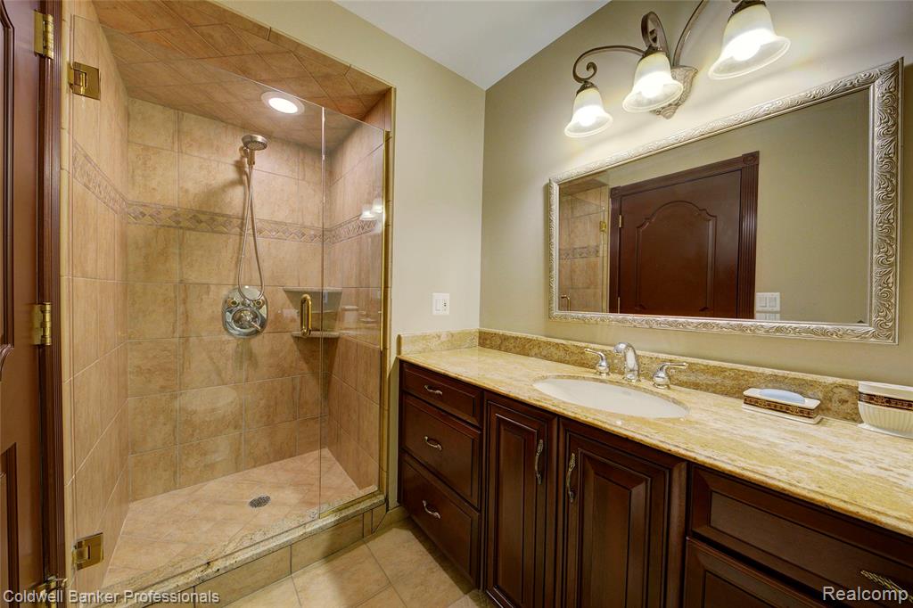 4546 Forest Edge Lane, West Bloomfield, MI 48323 — Photo 67