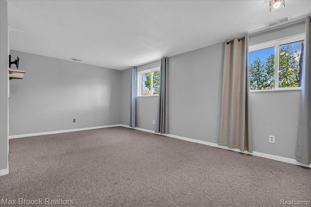 4332 LANETTE Drive, Waterford, MI 48328 — Photo 24