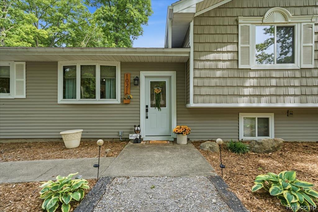 10210 Lavern Court, Clio, MI 48420 — Photo 2