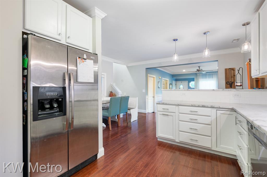 735 E HURON Street, Milford, MI 48381 — Photo 10