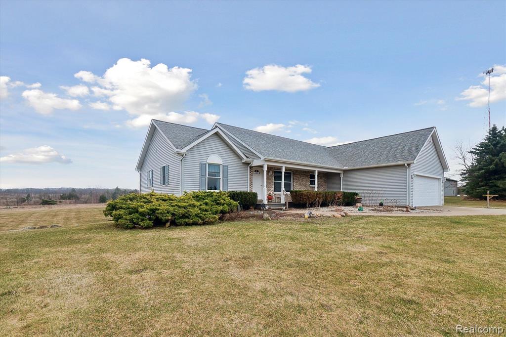 4332 LAKE PLEASANT Road, North Branch, MI 48461 — Photo 2