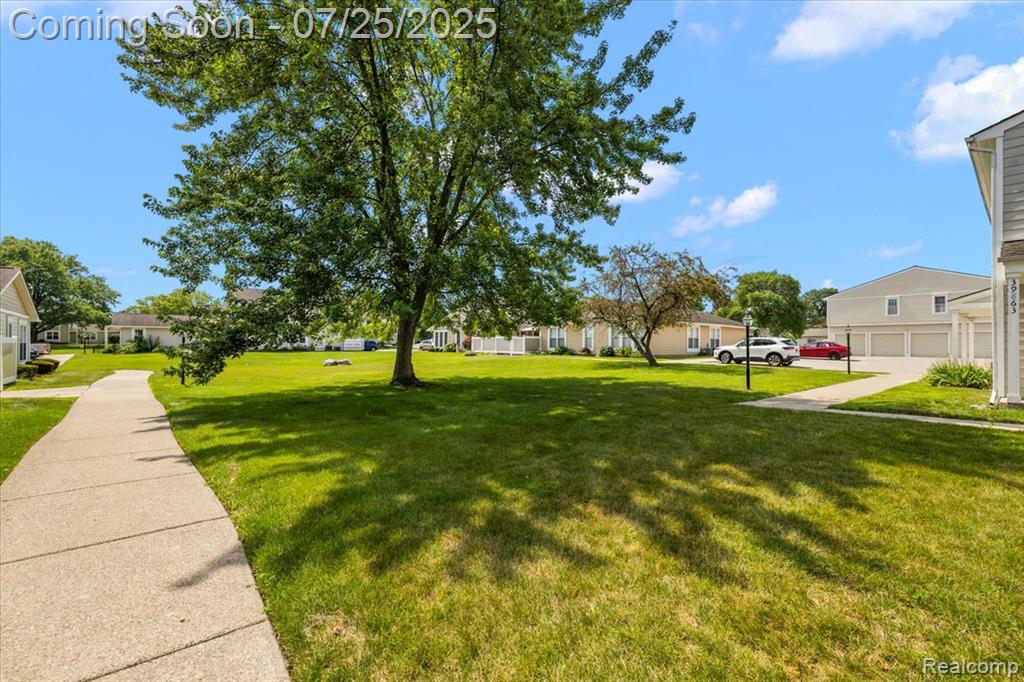 39869 Village Wood Lane, Novi, MI — Photo 10