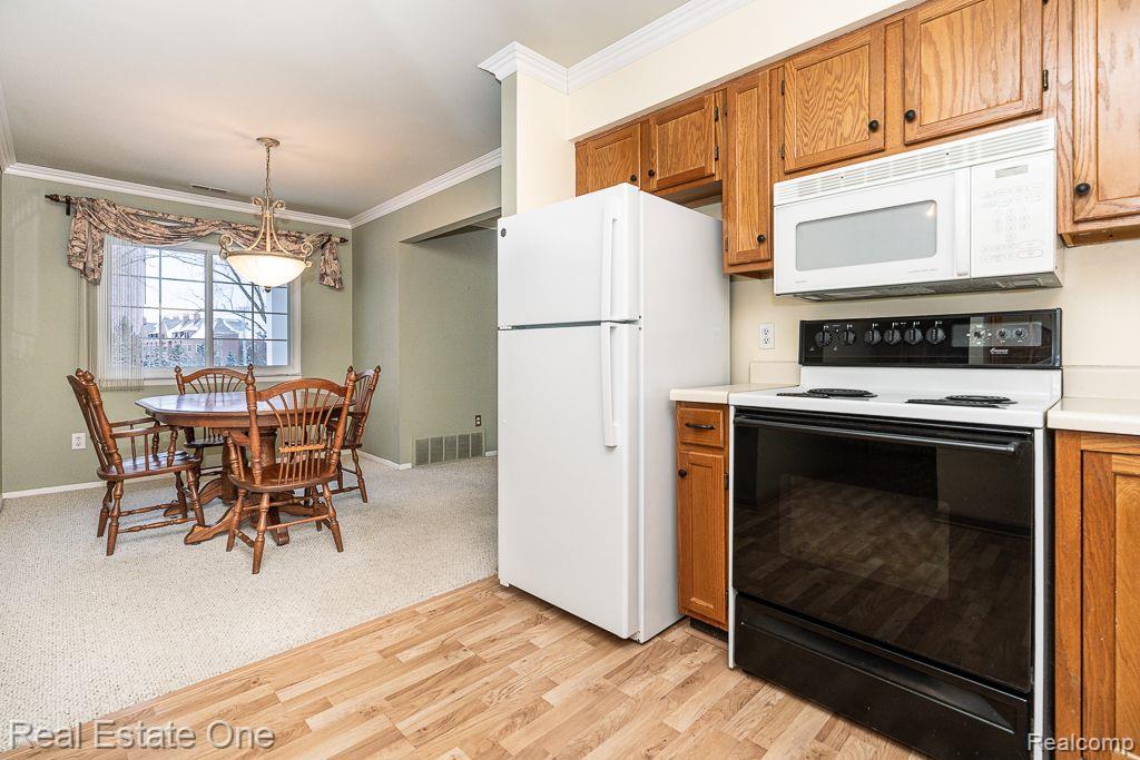 480 BALDWIN Avenue, 28, Rochester, MI 48307 — Photo 12