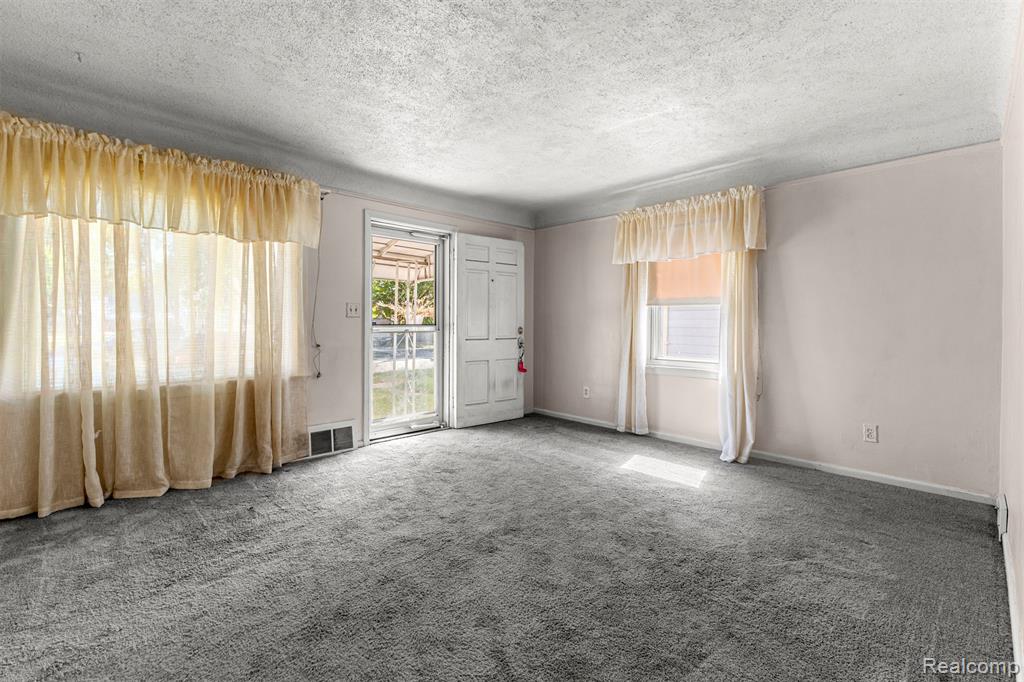 6810 Robinson Avenue, Allen Park, MI 48101 — Photo 5
