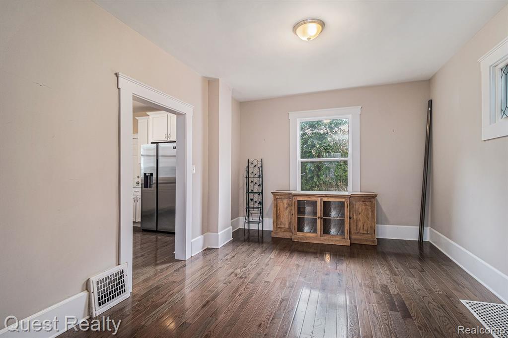 2499 BALDWIN Street, Detroit, MI 48214 — Photo 10