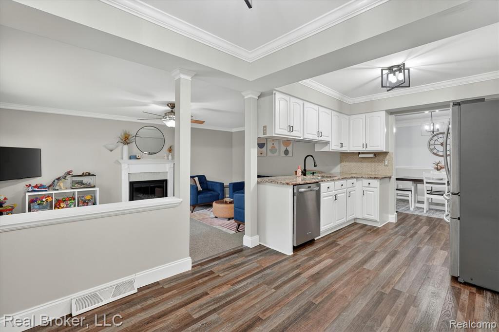 14-3885-Morgan-Rd-Orion-Township-MI-48359-WindowStill.jpg