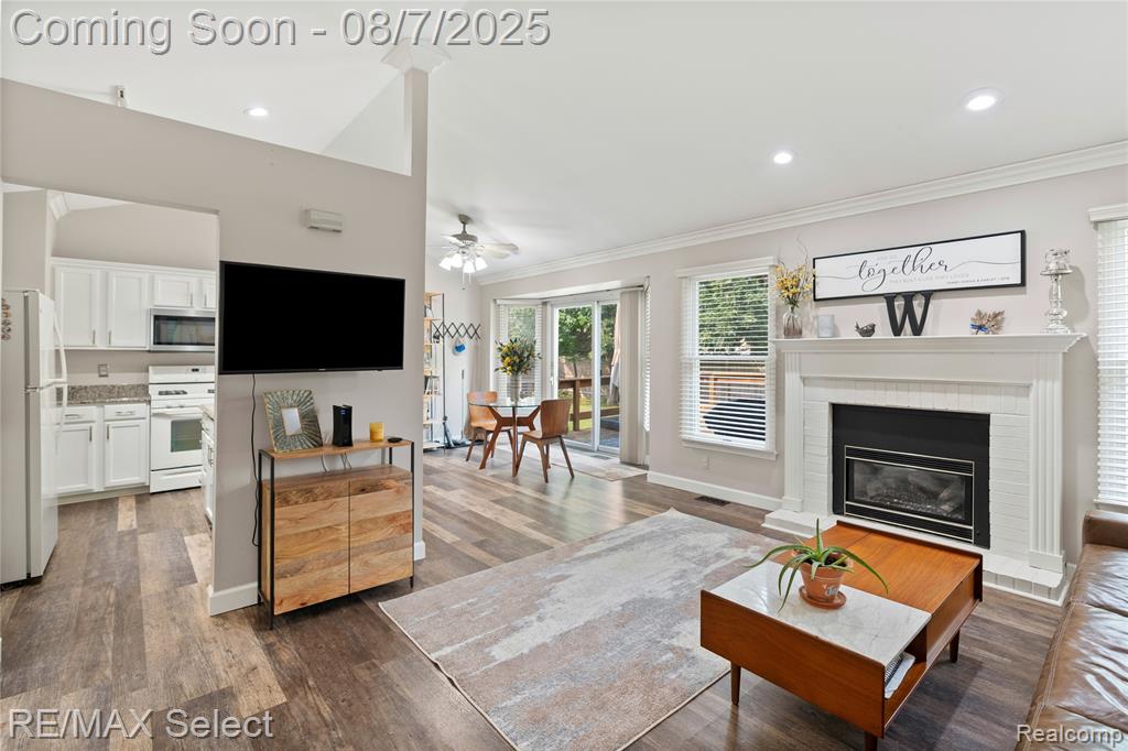 8052 Rose Lane, Goodrich Vlg, MI — Photo 14