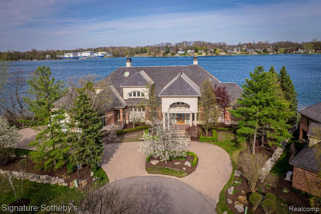 82 CHATEAUX DU LAC, Fenton, MI 48430 — Photo 2