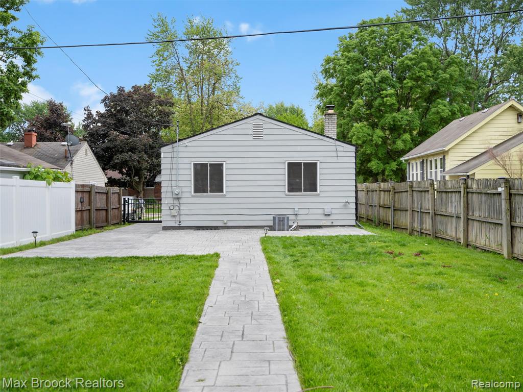 94 School Avenue, Clawson, MI — Photo 23