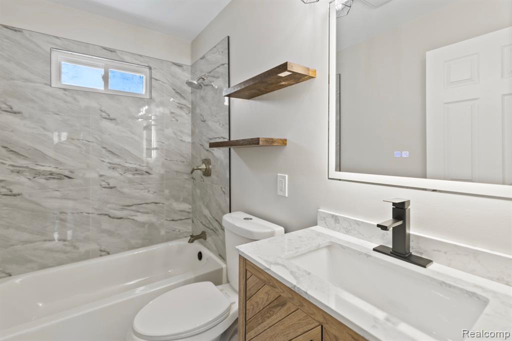 33091 Barton Street, Garden City, MI — Photo 10