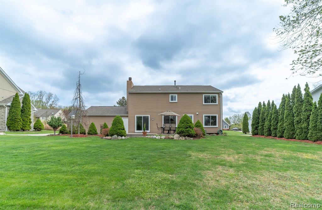 5628 WARRENSHIRE Drive, West Bloomfield, MI — Photo 4
