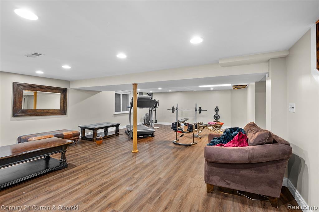 5984 Campus Drive, Dearborn Heights, MI 48127 — Photo 37