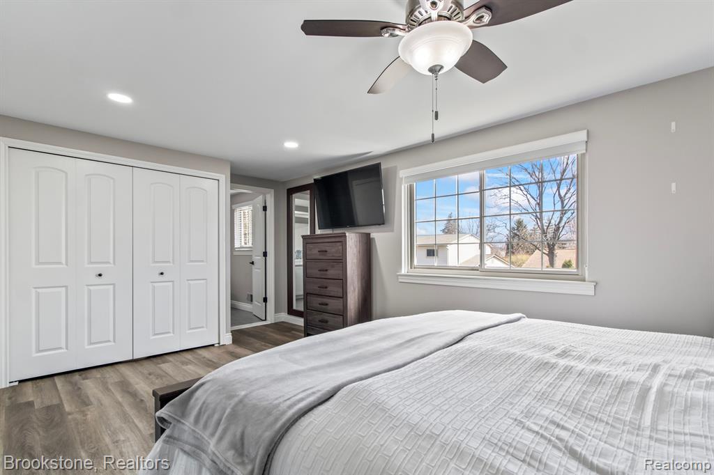 42838 FREEPORT Drive, Sterling Heights, MI 48313 — Photo 33