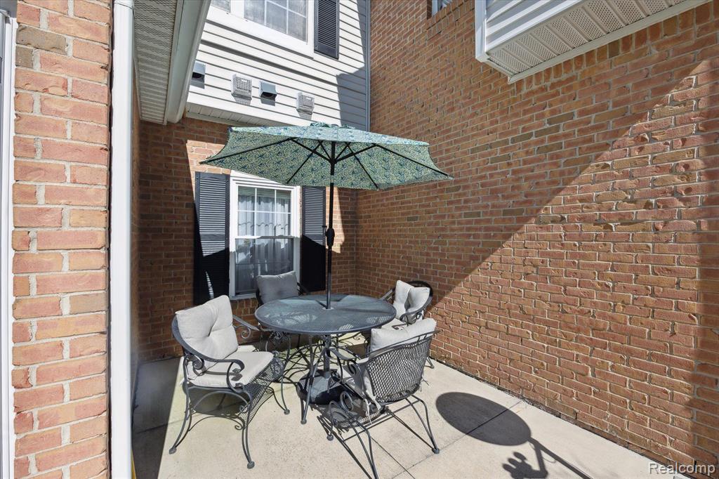 674 OLDE ENGLISH Circle, Howell, MI 48855 — Photo 4