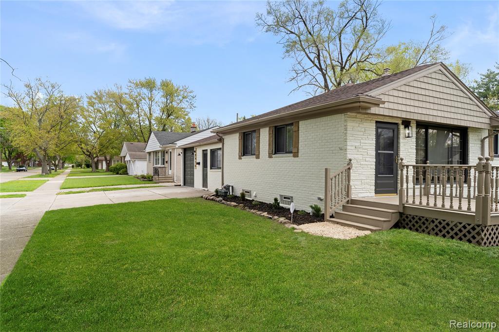 19420 Woodmont Street, Harper Woods, MI 48225 — Photo 30