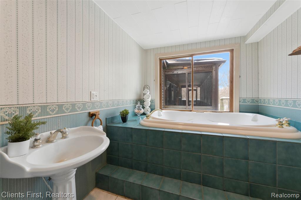 9985 Ford Road, Ypsilanti, MI 48198 — Photo 34