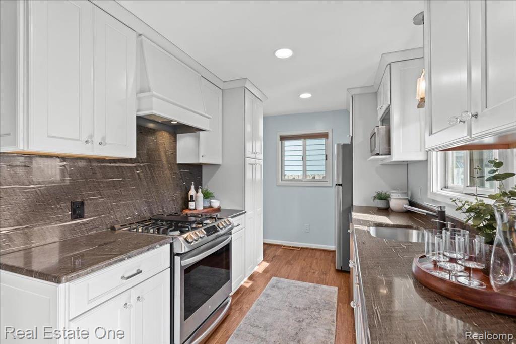 606 HICKORY Street, Milford, MI 48381 — Photo 9
