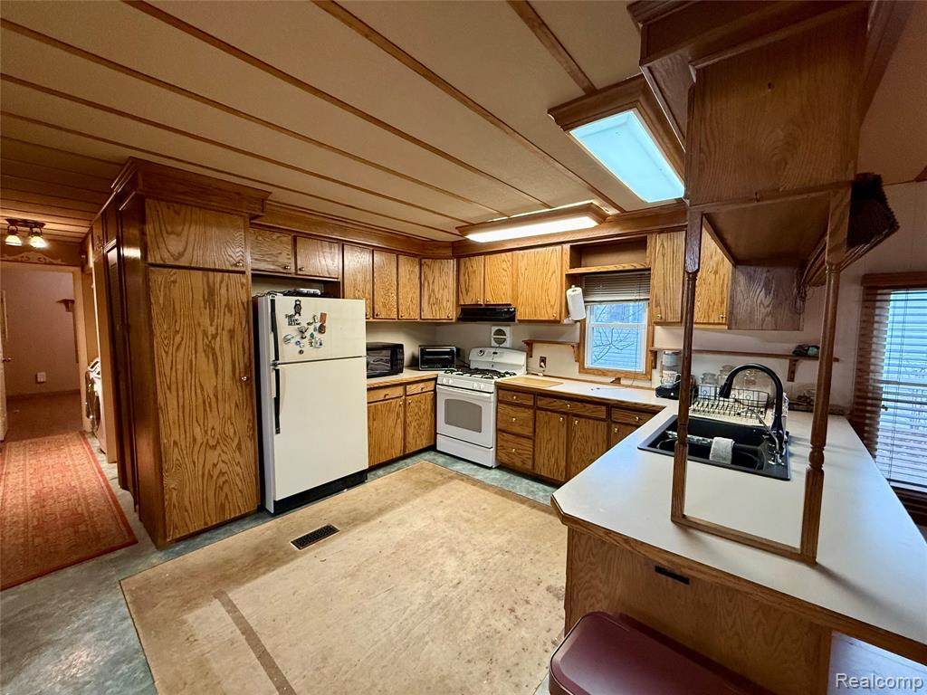 277 Glengarry Ct. W, Highland, MI — Photo 8