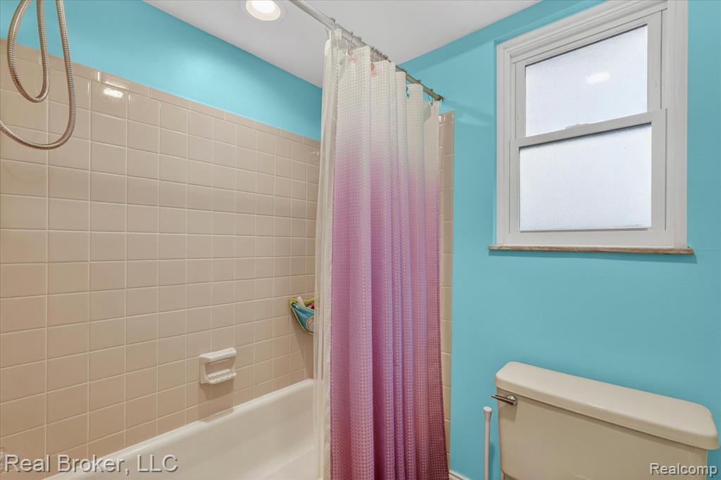 30-3885-Morgan-Rd-Orion-Township-MI-48359-WindowStill.jpg