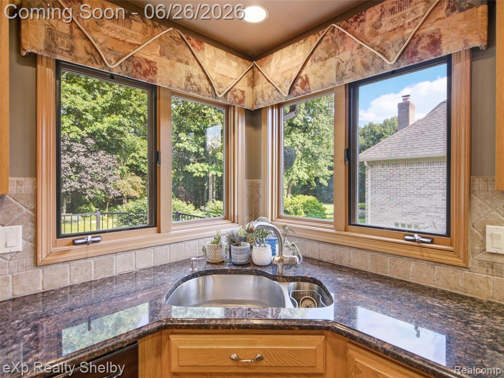 56432 Cromwell Court, Utica, MI 48316 — Photo 17