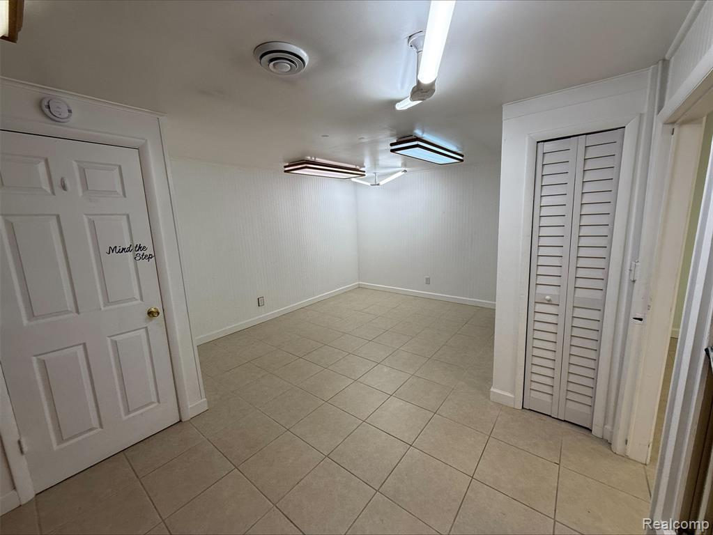 211 N Grand Avenue, Fowlerville, MI 48836 — Photo 5