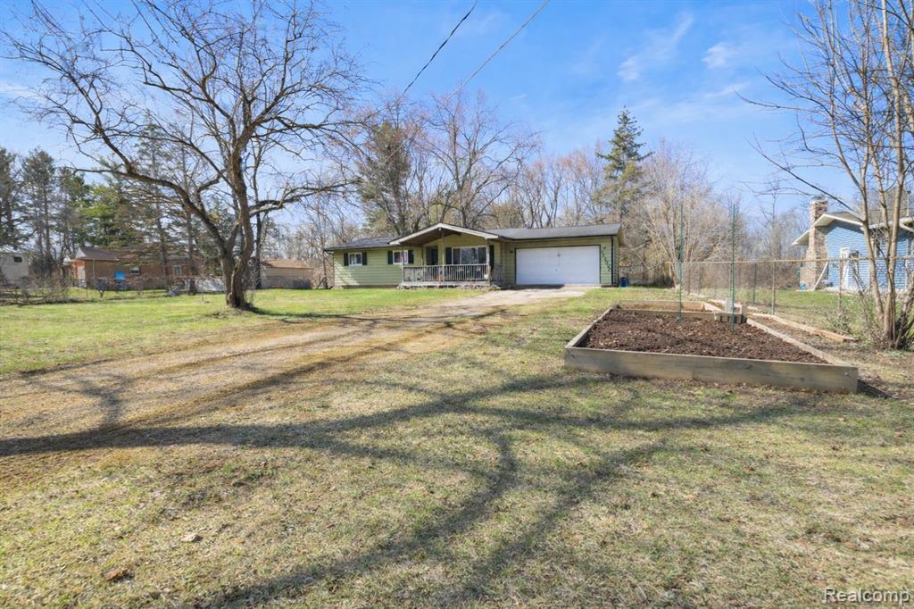 11106 Main Road, Fenton, MI, 48430